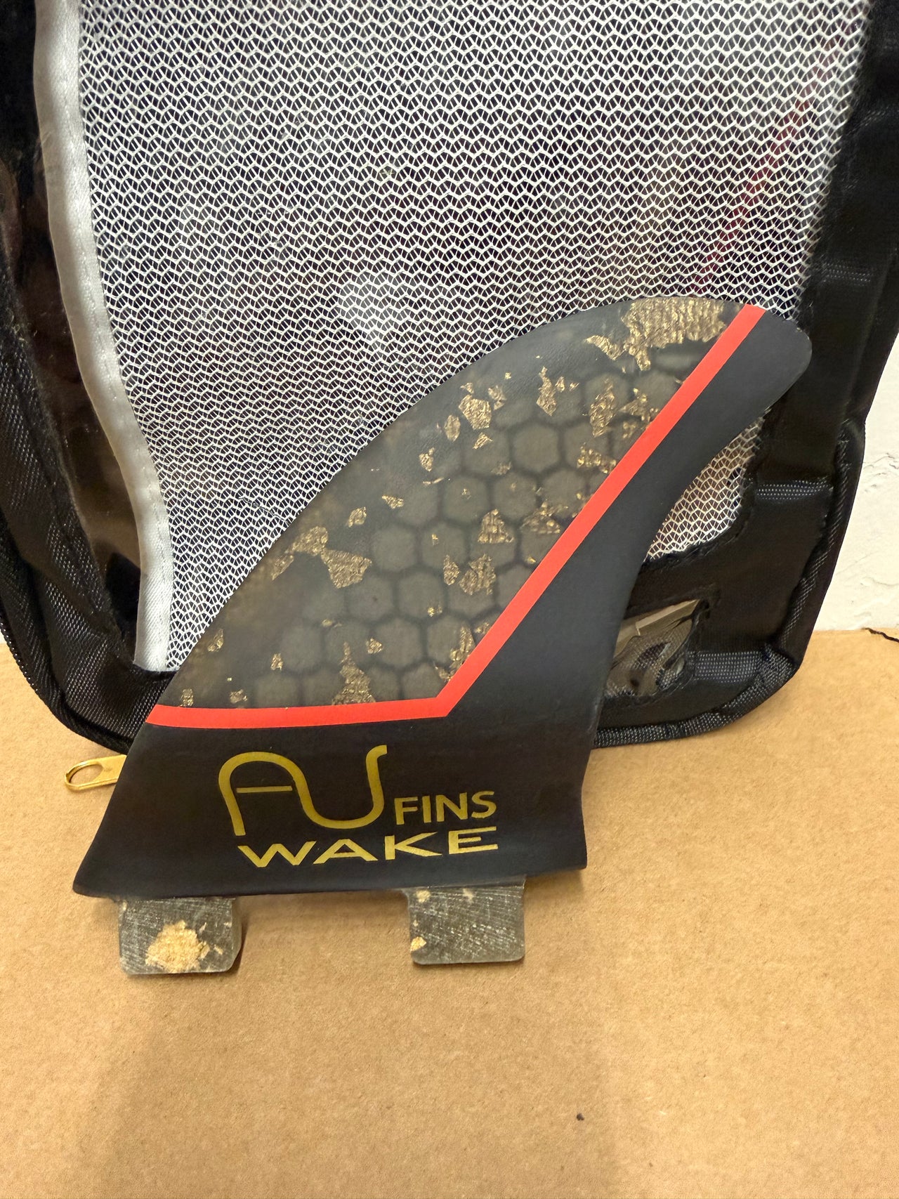 AU 24K Two Tab Surf Fin | BLK/RED