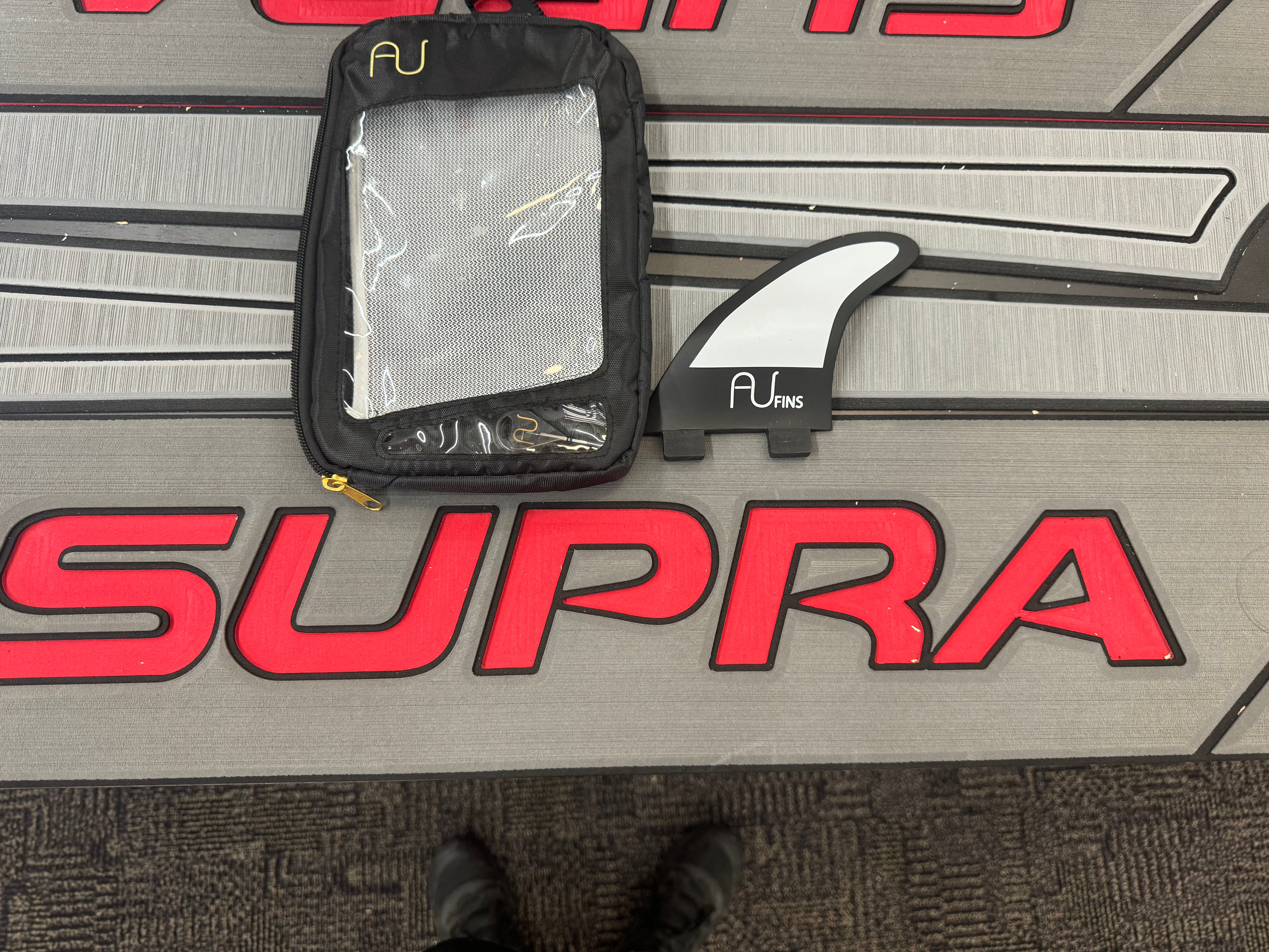 AU BLK/WHT FCS Surf Fin (2-Tab)