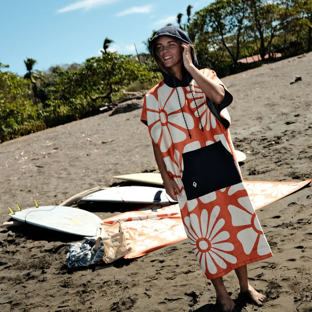 Nomadix Changing Poncho | Big Flowers Expedition